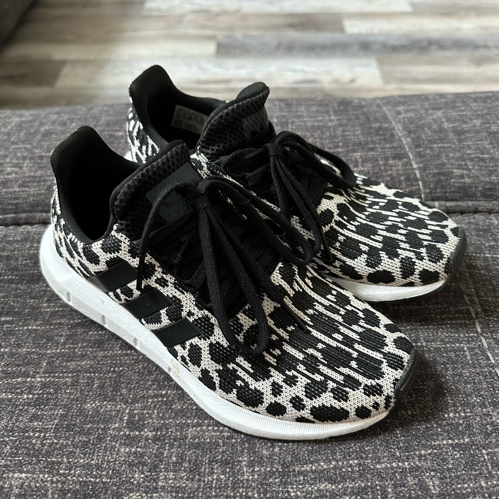 Adidas Originals Swift Run Leopard Print Shoes Size 6 1/2